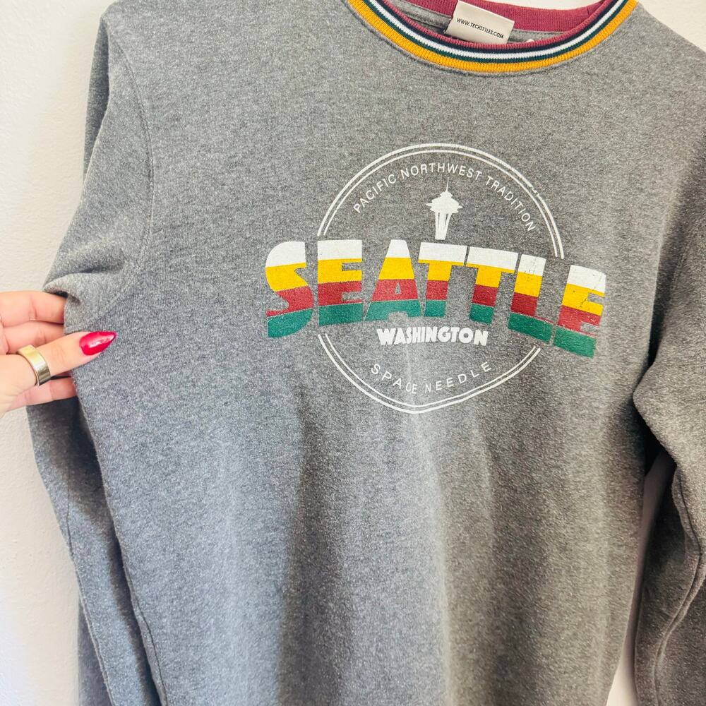 SEATTLE Space Needle Grey Gray Red Gold White Logo Stripe $85 Pullover Sweater S - Picture 6 of 11